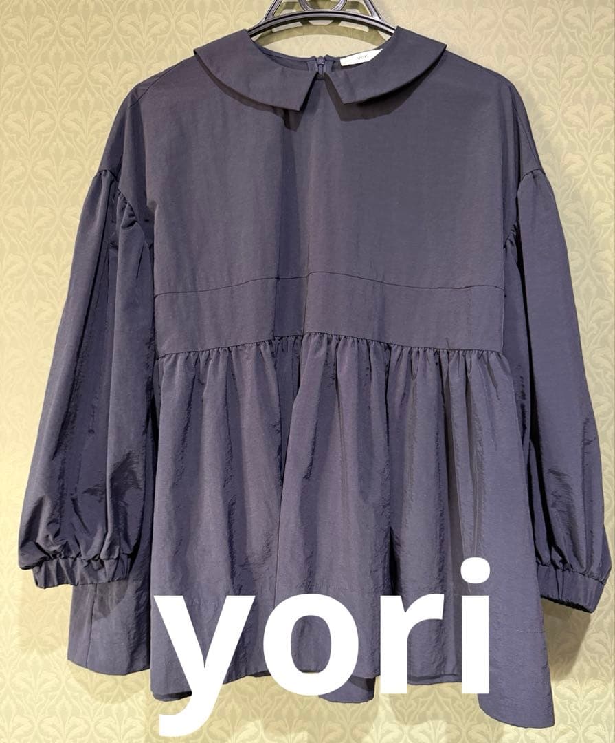 yori フラットカラーティアードブラウス　ネイビー　フリーサイズ