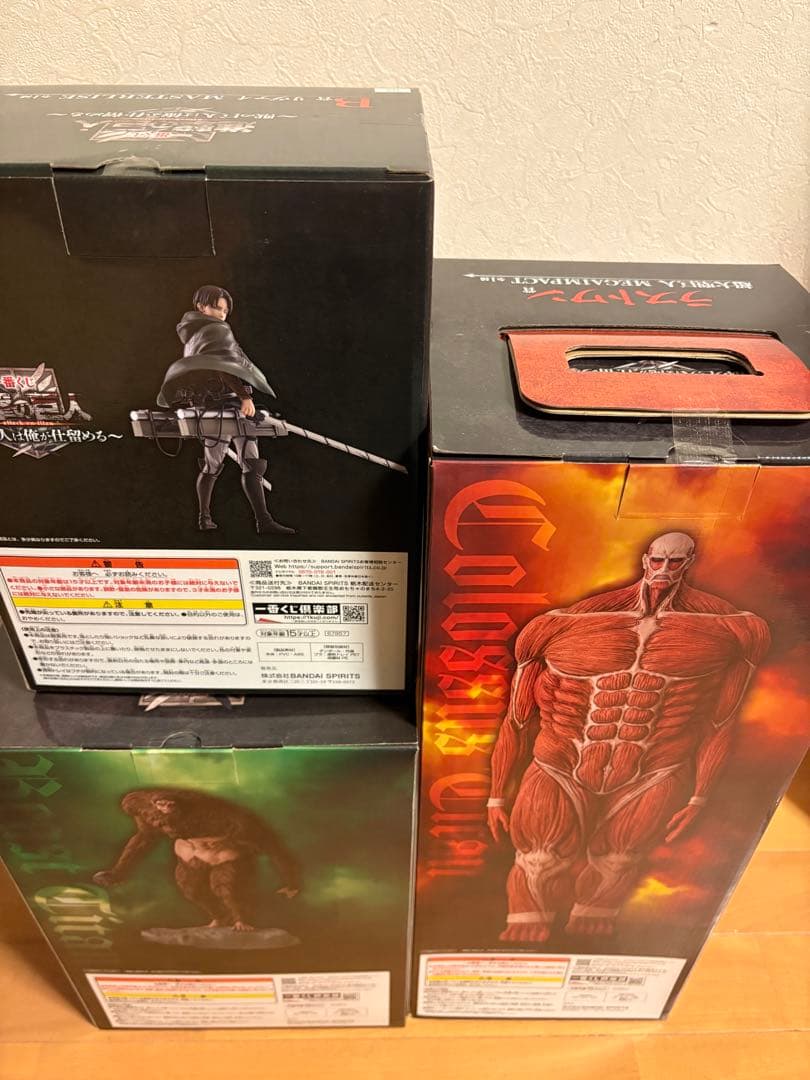 一番くじ　進撃の巨人　リヴァイ・獣の巨人・超大型巨人 フィギュアセット