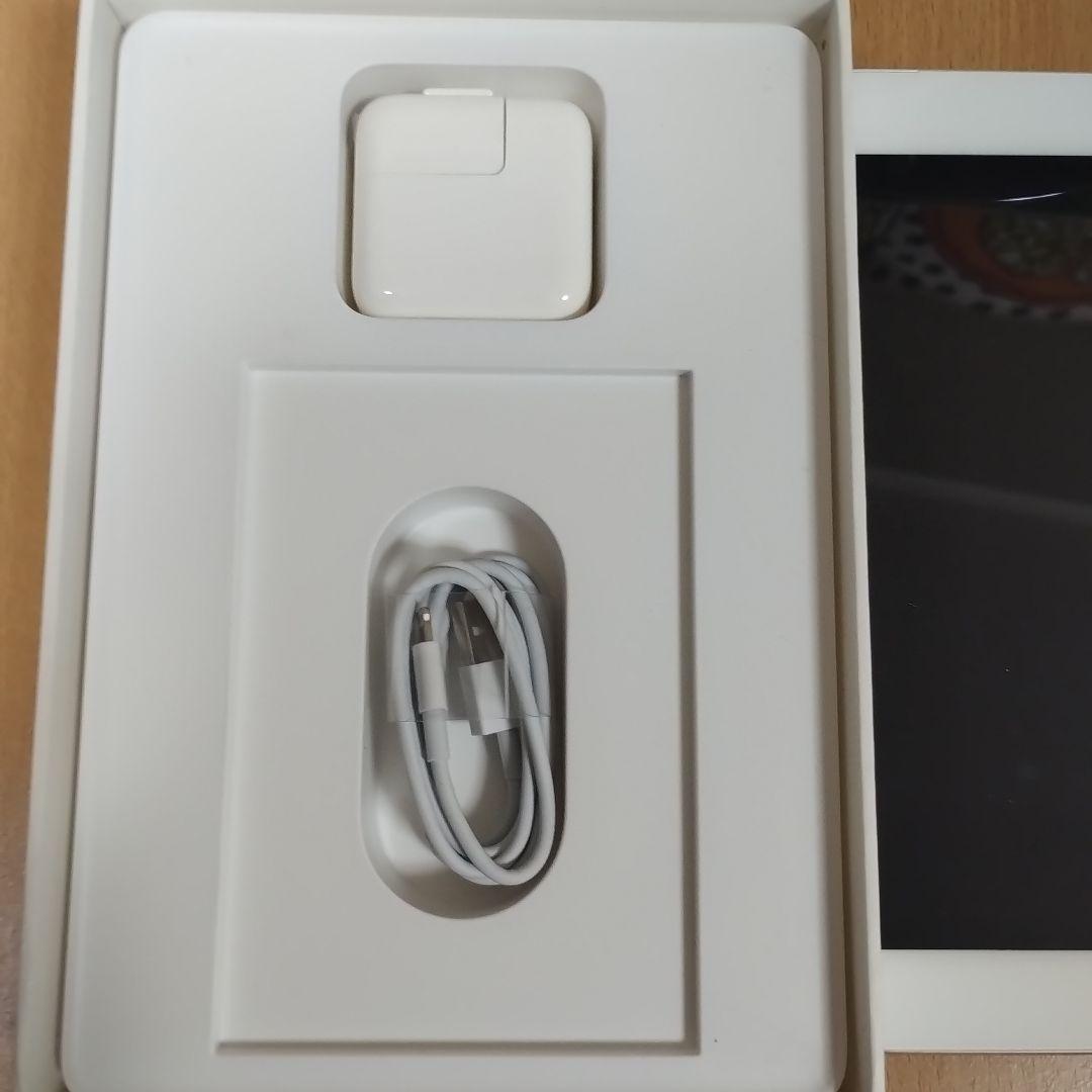iPad mini ホワイト 本体 充電器付き　C8