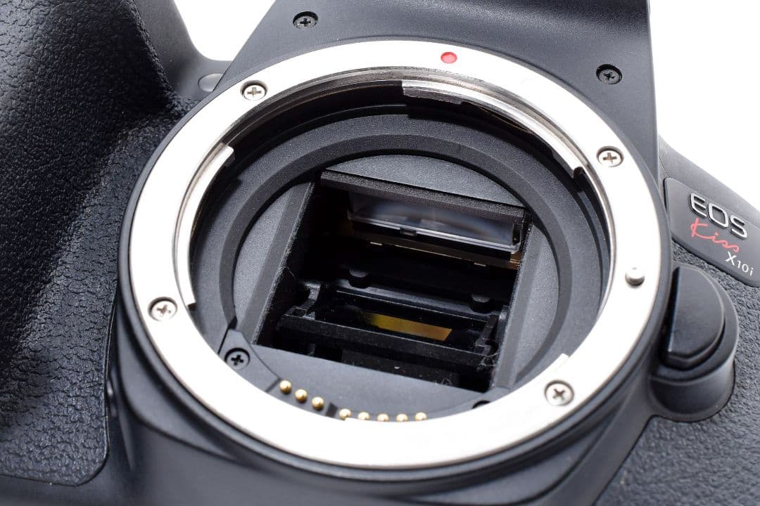 超美品✨シリーズ最新機種✨Canon Eos KissX10i✨トリプルレンズ