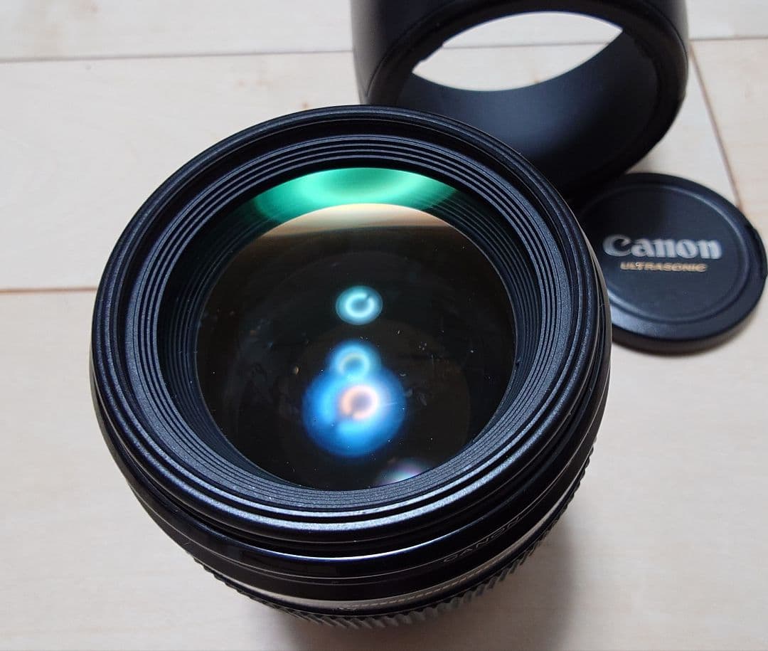Canon EF 85mm F1.8 USM 単焦点　フード付き