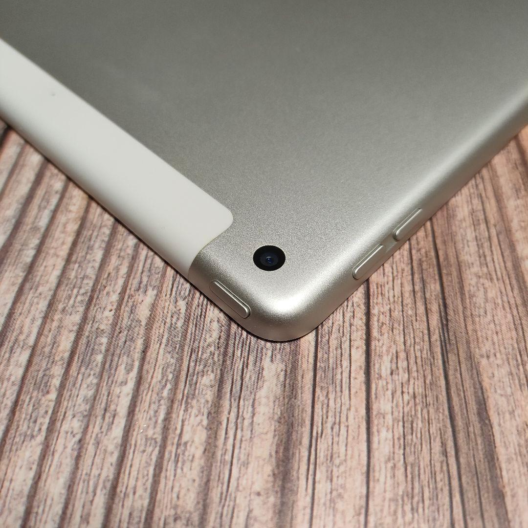 apple iPad 第8世代 32GB SIMフリー シルバー