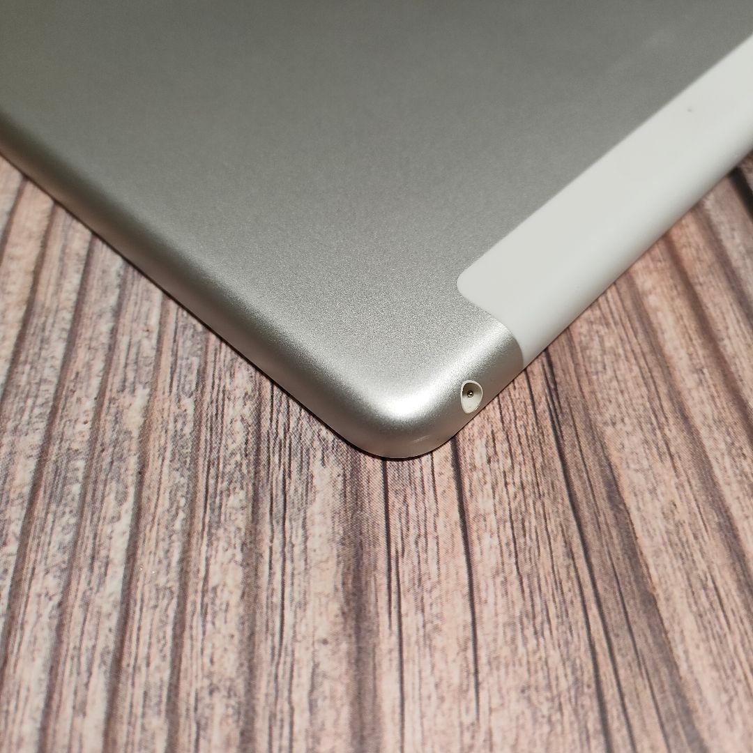 apple iPad 第8世代 32GB SIMフリー シルバー