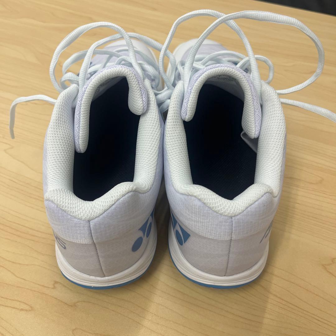 カワ　 YONEX エアラスz バドミントンシューズ ホワイト/ブルー