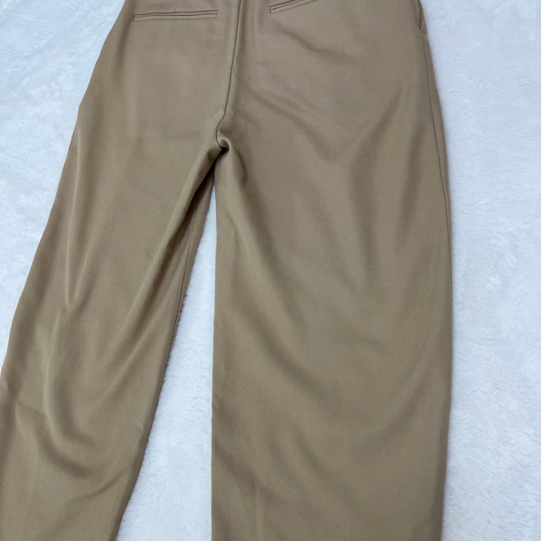 トーテム　TOTEME タック入り　チノパン　スラックス　カジュアル　綺麗め