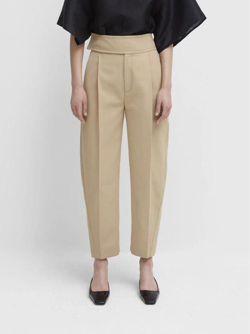 トーテム　TOTEME タック入り　チノパン　スラックス　カジュアル　綺麗め