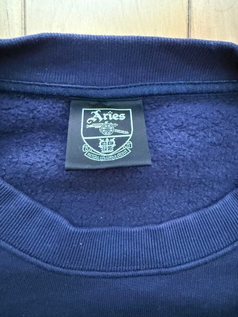 ＜Aries x ARSENAL＞1886 CREWNECK SWEAT L