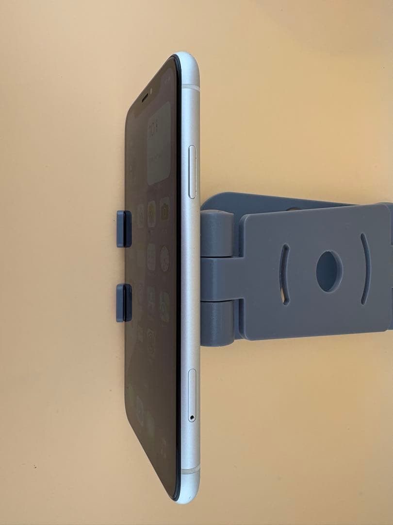 iPhone XR 128GB ホワイト　SIMフリー　バッテリー100%