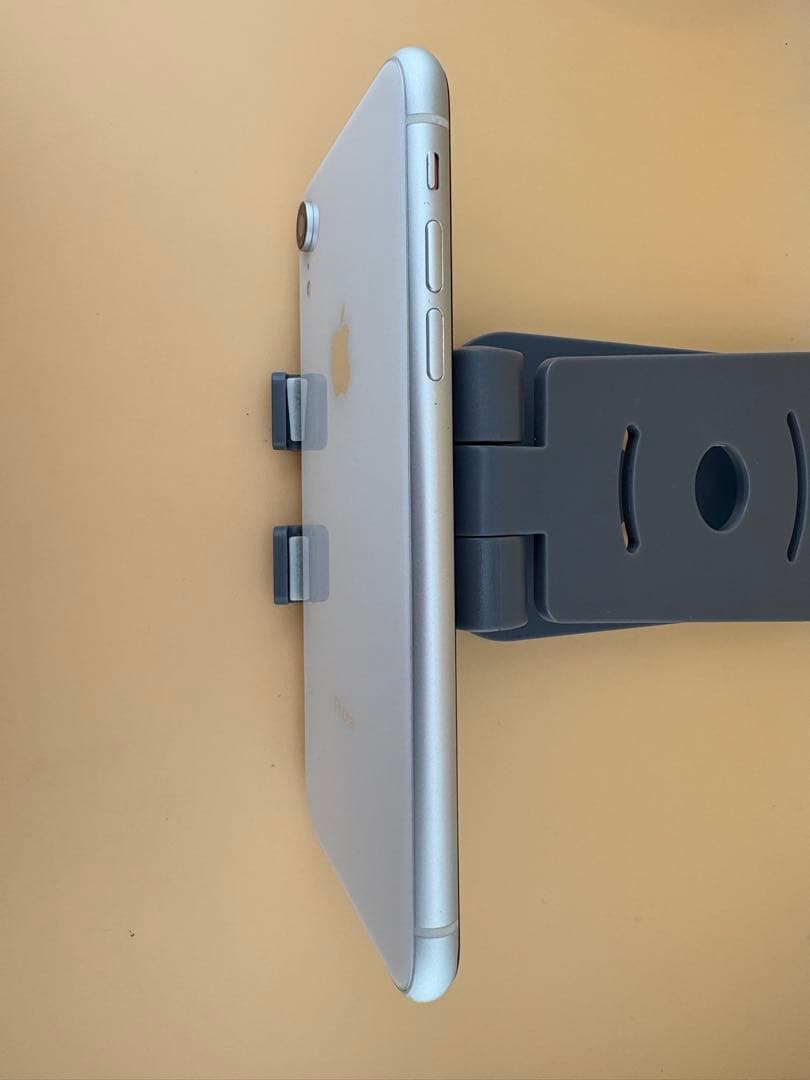 iPhone XR 128GB ホワイト　SIMフリー　バッテリー100%