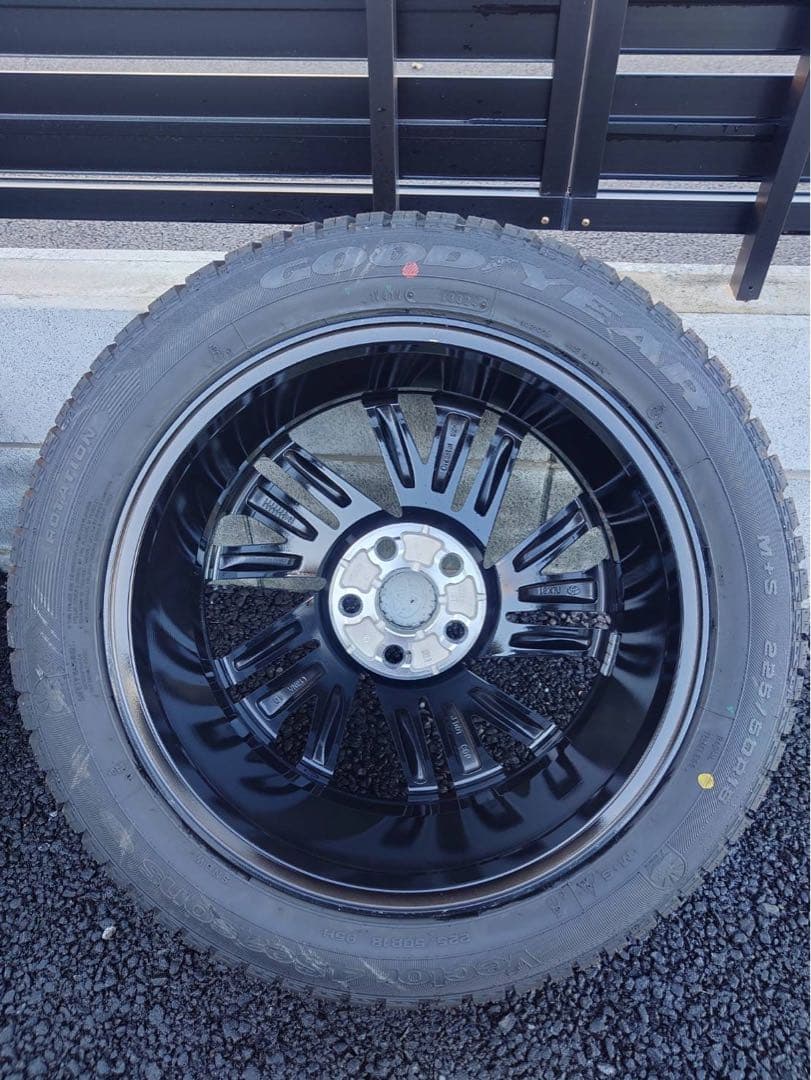 トヨタカローラクロス18インチ純正ホイール　4シーズンタイヤ