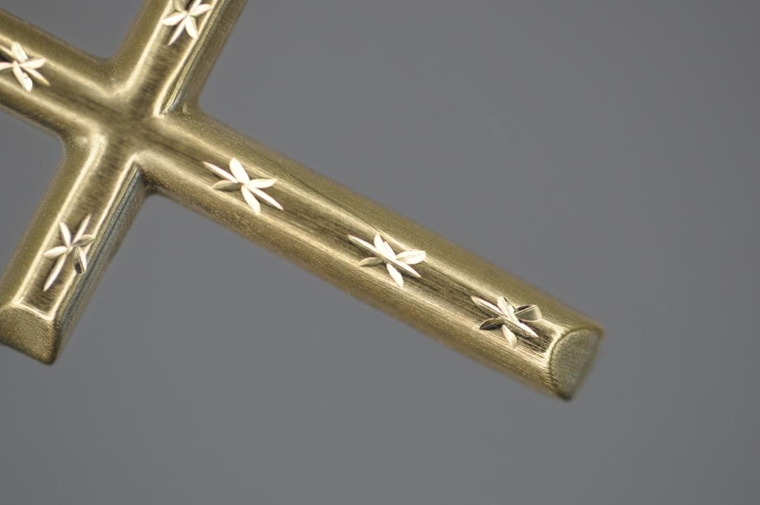 クロスのペンダントトップ　Ｋ１８