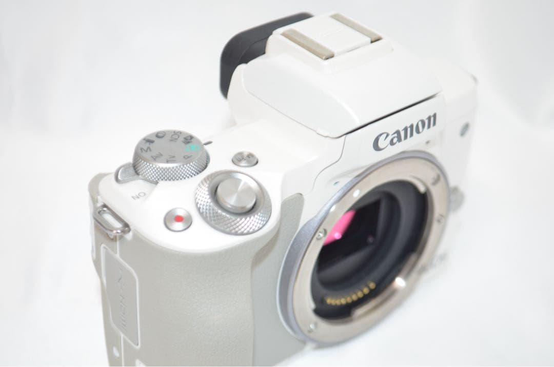 ★お洒落ホワイト♪高性能ミラーレス！スマホ転送OK★キヤノン Kiss M