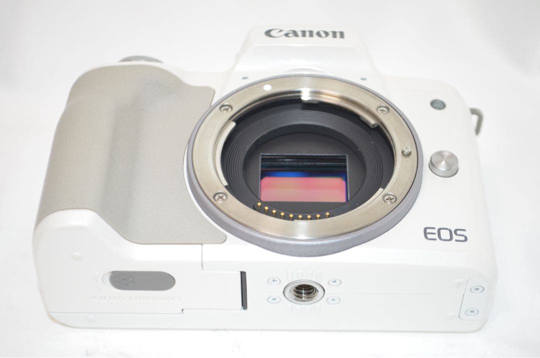 ★お洒落ホワイト♪高性能ミラーレス！スマホ転送OK★キヤノン Kiss M