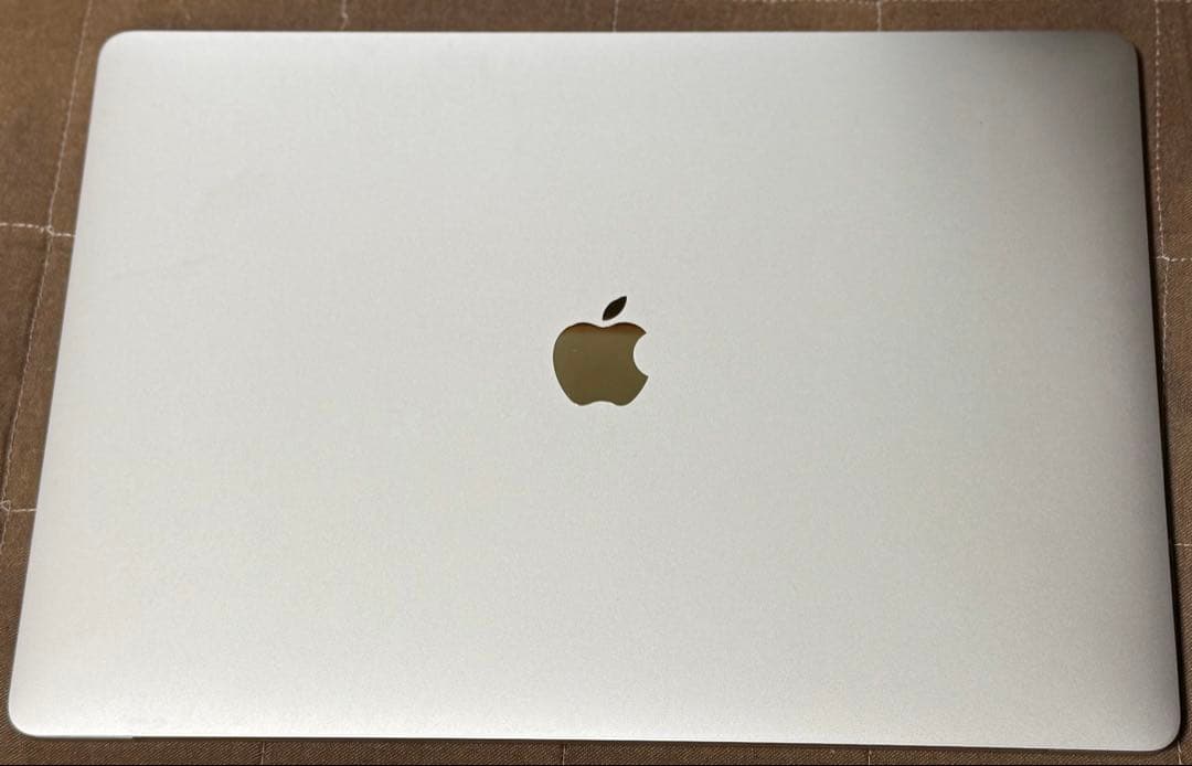 阮*文様 MacBook Pro16インチ2019 / 512GB / 美品 /