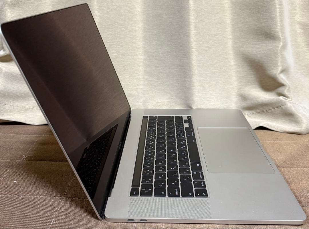 阮*文様 MacBook Pro16インチ2019 / 512GB / 美品 /
