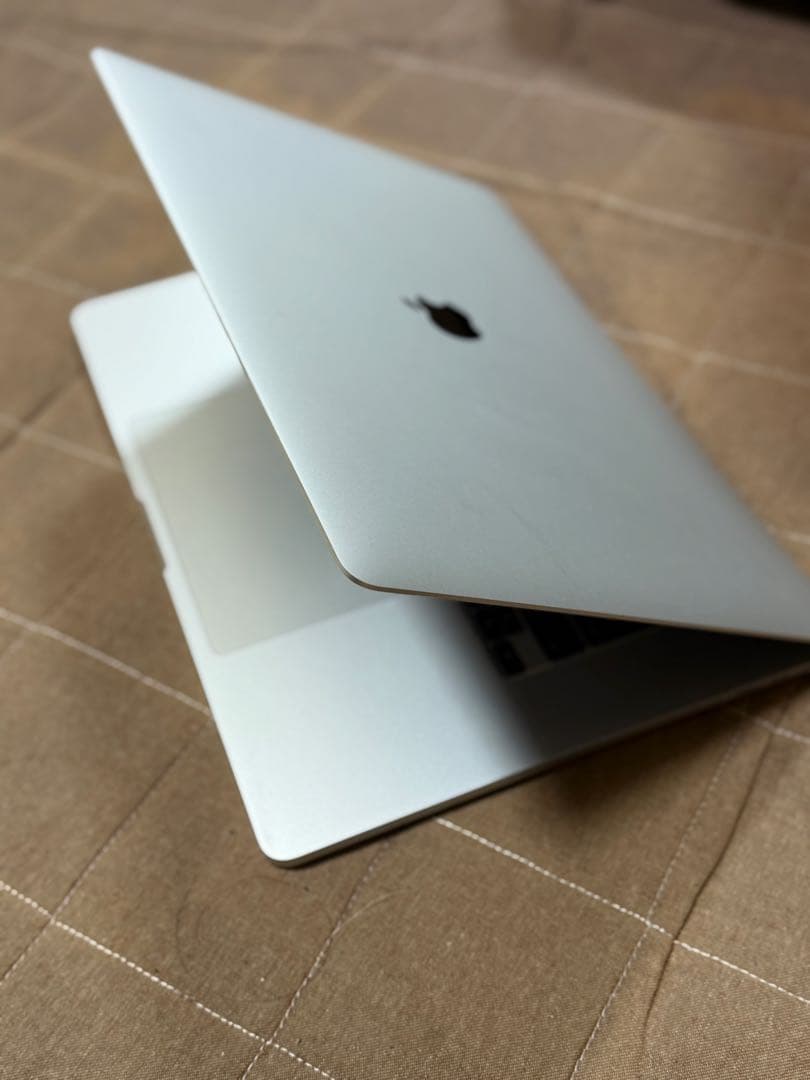 阮*文様 MacBook Pro16インチ2019 / 512GB / 美品 /