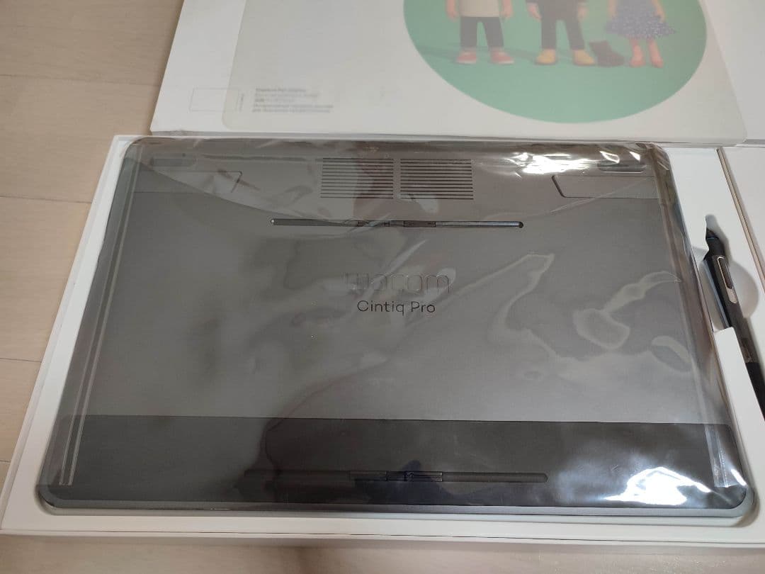 液タブ・ペンタブ Wacom Cintiq Pro 16 (DTH-1620/AK0)