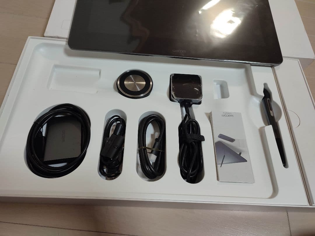 液タブ・ペンタブ Wacom Cintiq Pro 16 (DTH-1620/AK0)