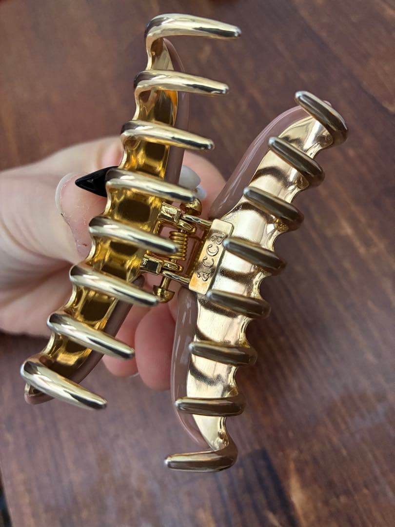 Ayumoですacca花 蜂　モチーフ ヘアクリップM アッカ