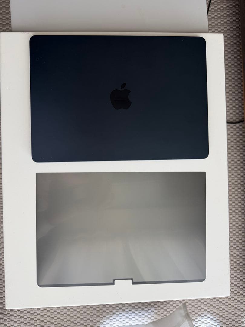 MacBook A i r 13 (M3 16gb 1TB) アップルケアあり