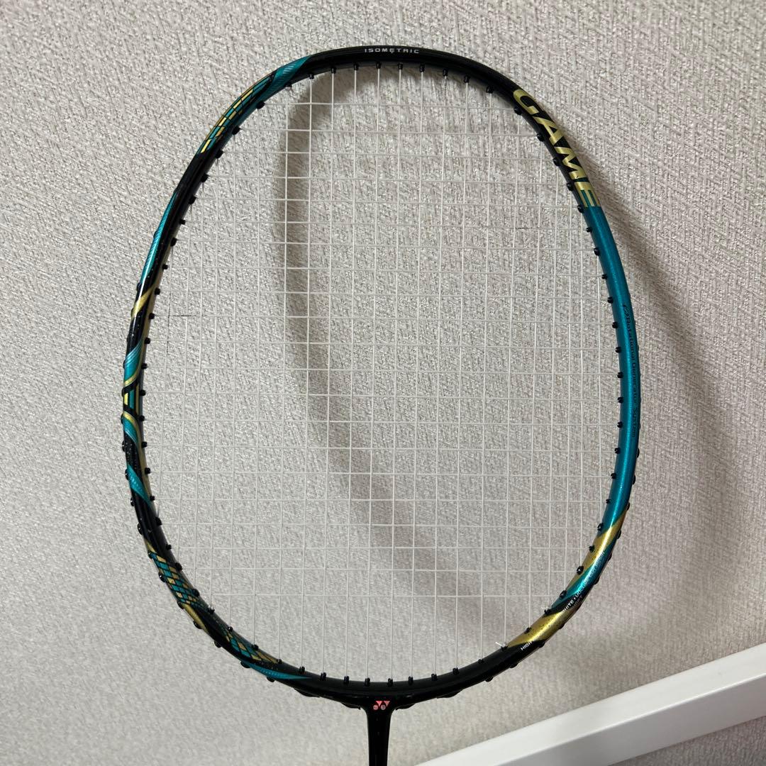 美品アストロクス88sゲームバドミントンラケット