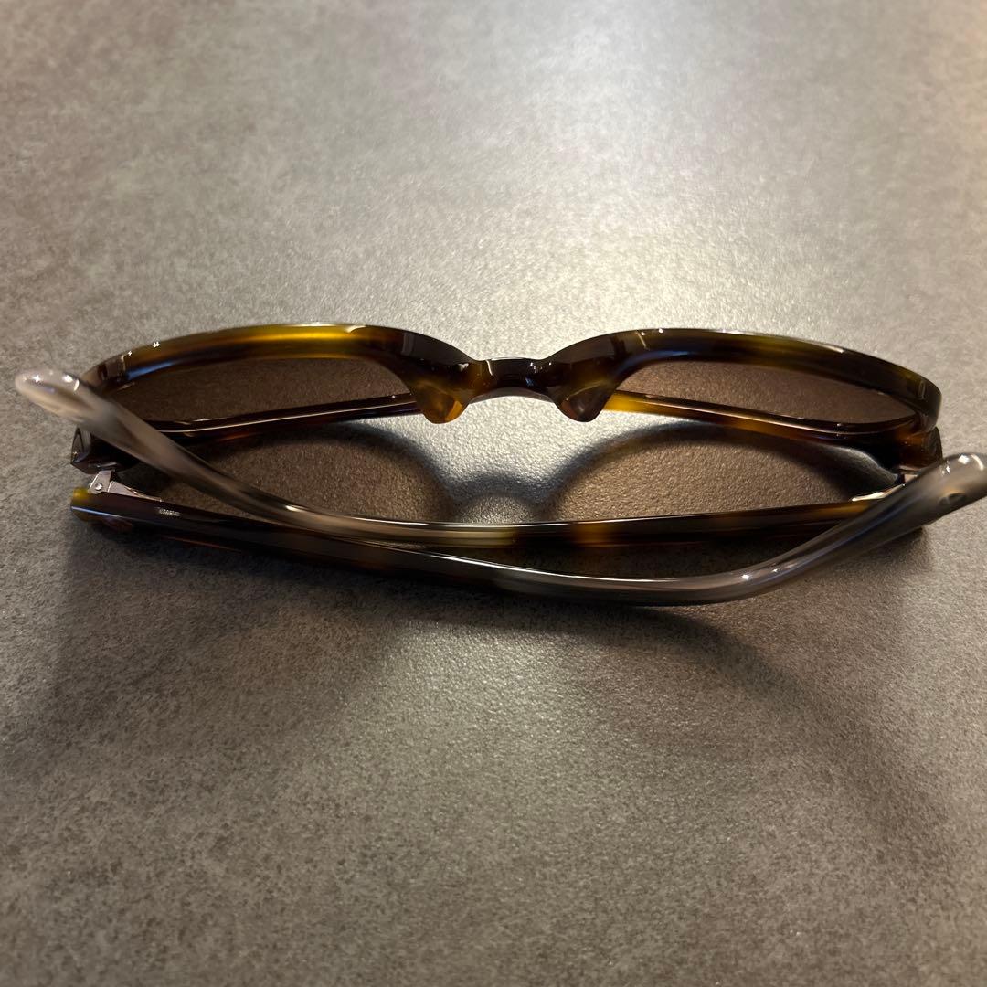 MONCLER ブラウン サングラス