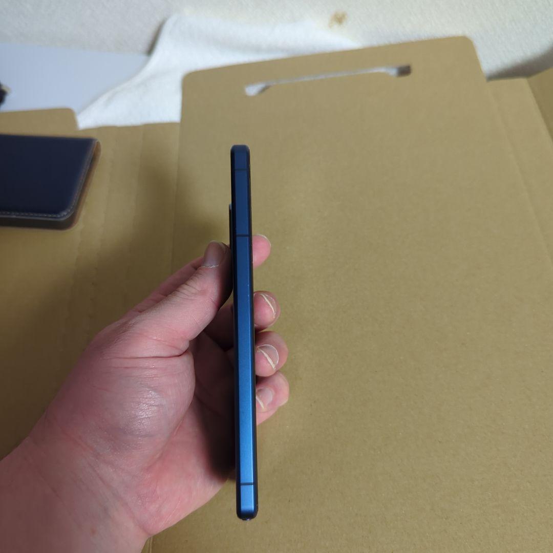 Sony Xperia 紫 docomo 本体