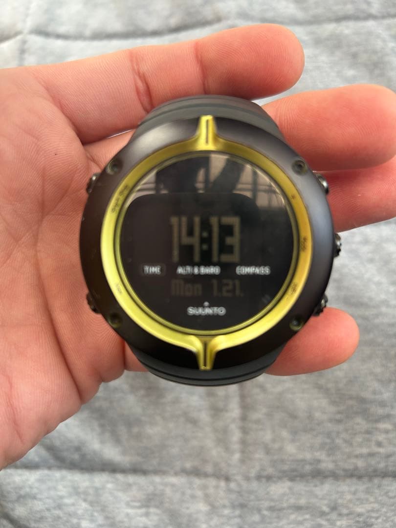 最終値下げSUUNTO 75周年アニバーサリーグリーン　デジタル時計