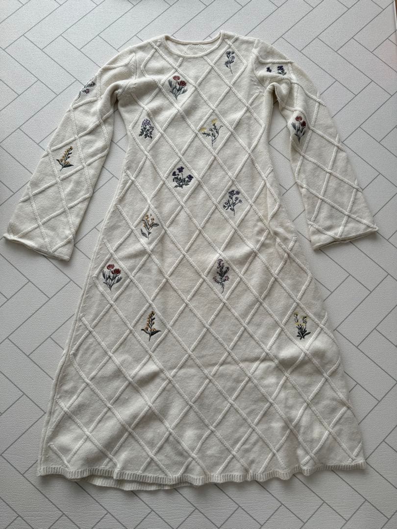 AMERI✨️FLOWER EMBROIDERY DRESS　サイズM　ホワイト