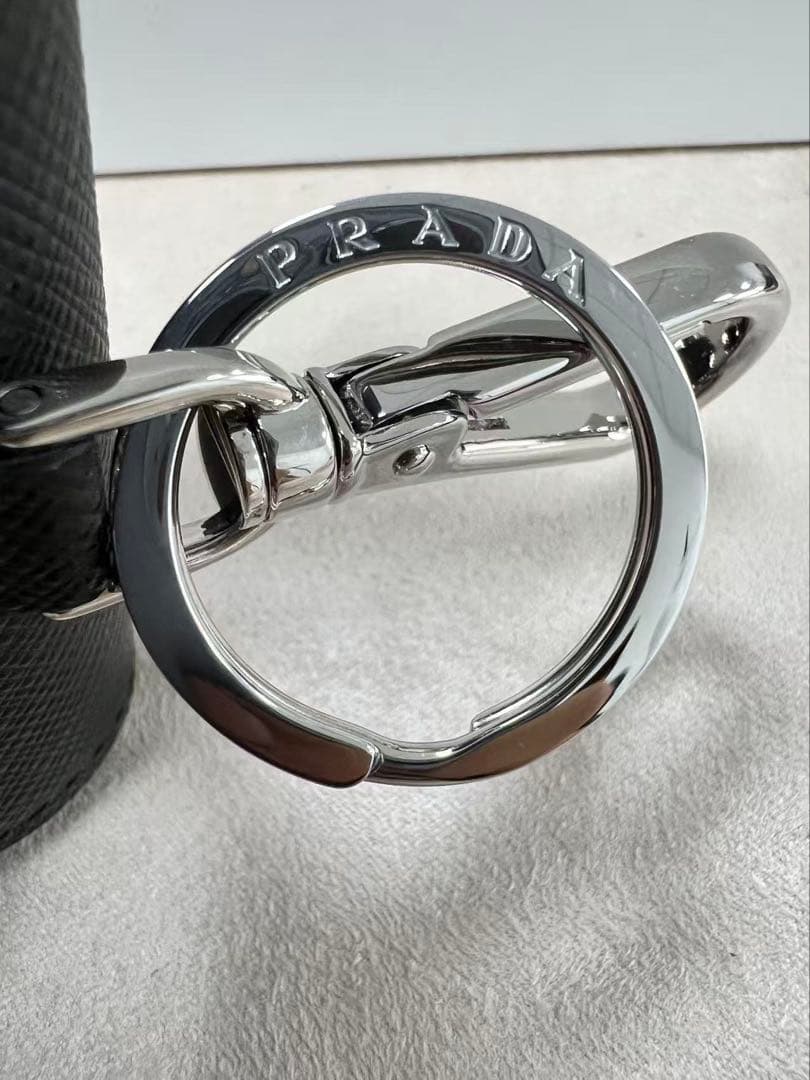 PRADA ブラック サフィアーノレザー ケース