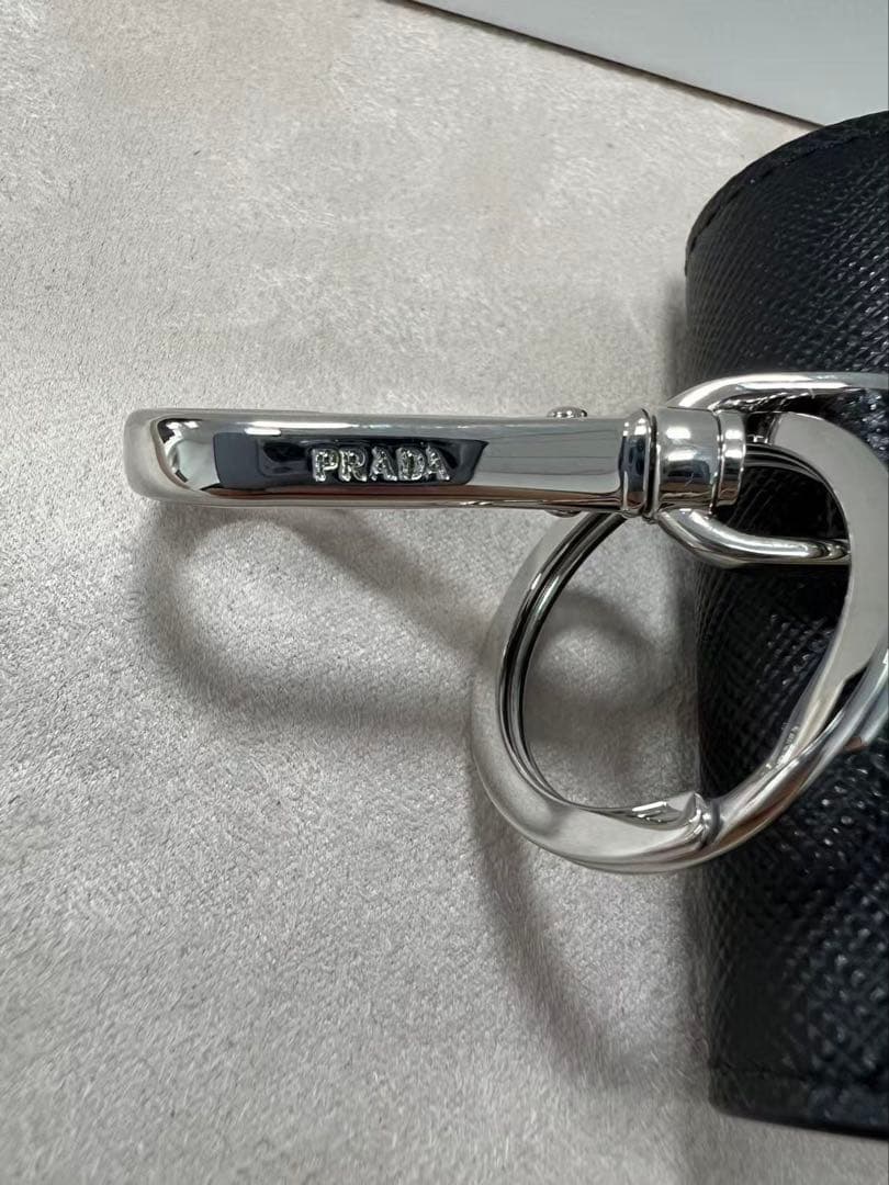 PRADA ブラック サフィアーノレザー ケース