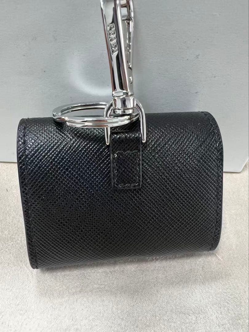 PRADA ブラック サフィアーノレザー ケース