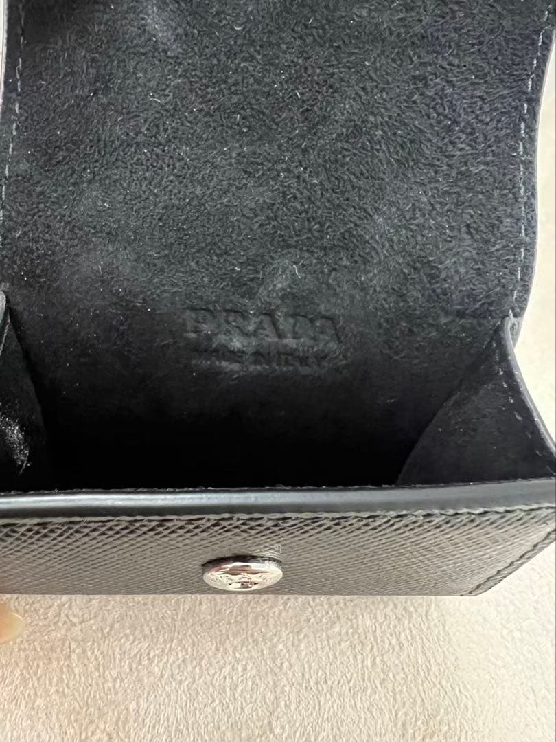 PRADA ブラック サフィアーノレザー ケース