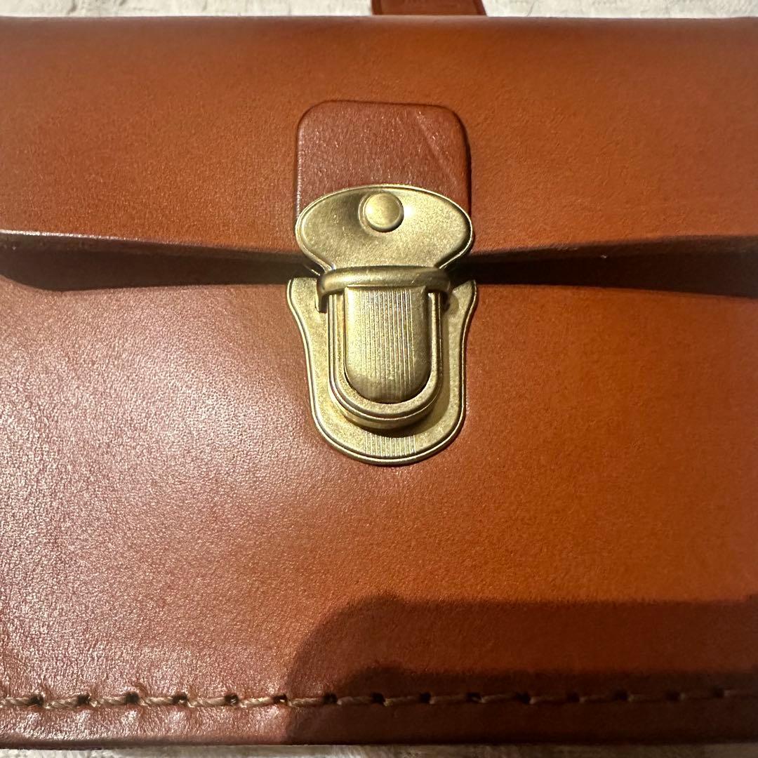 広瀬すずドラマ使用牛革HERZ ブラウンレザー ボディバッグ