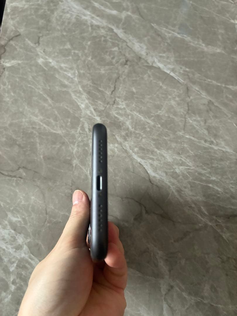 『R97』iPhone 11 ブラック128GB SIMフリー 本体