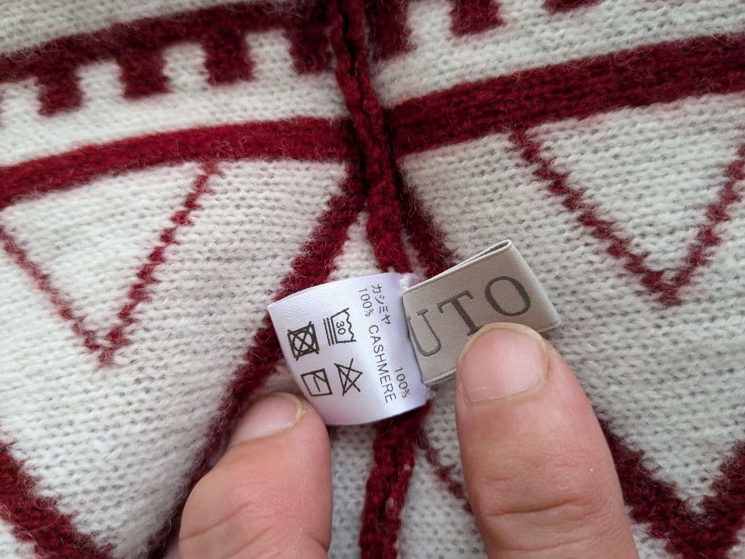 匿名配送　新品未使用　UTO カシミヤネックウォーマー 幾何学模様 取扱説明書付