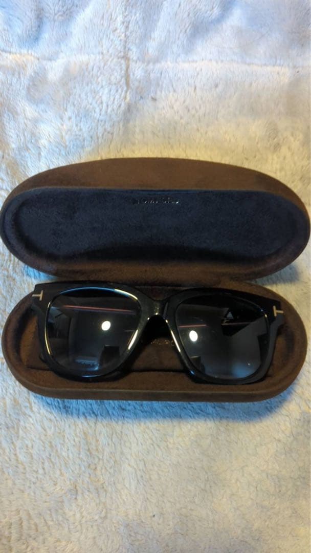 TOM FORD ブラックサングラス TF 436