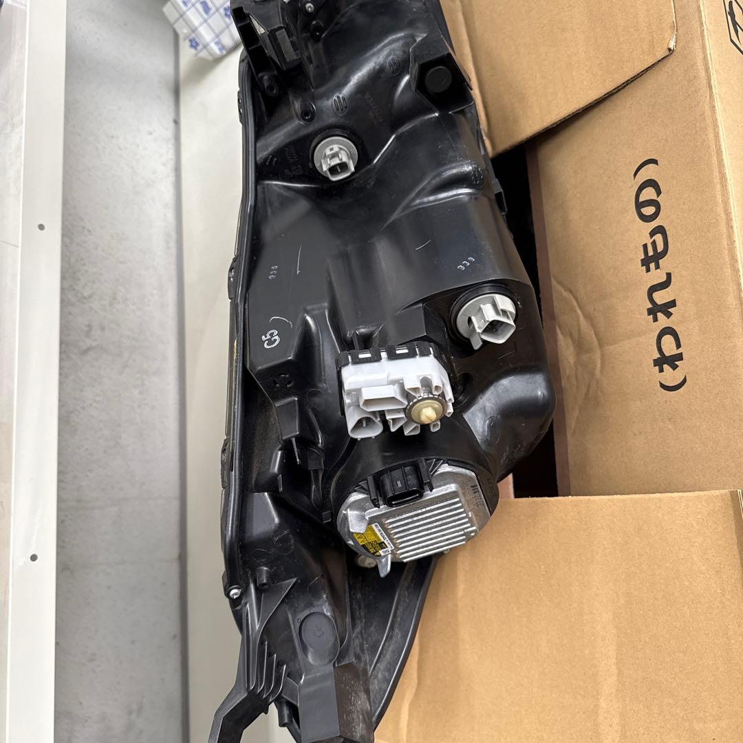 130ヴィッツ前期用 ヘッドライト 純正　HID