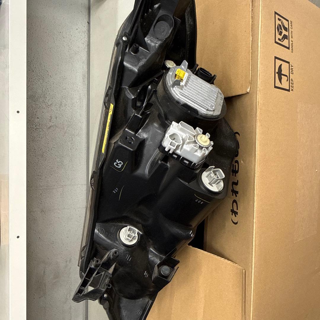 130ヴィッツ前期用 ヘッドライト 純正　HID