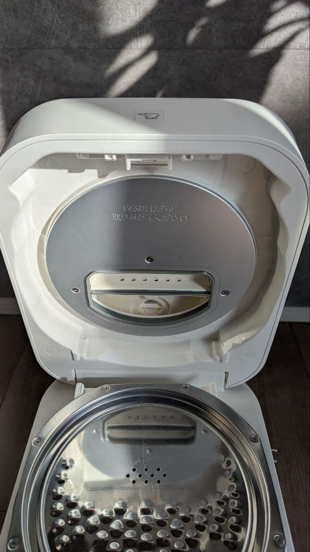 ZOJIRUSHI NW-SA10 5.5合 象印　炊飯器　ホワイト