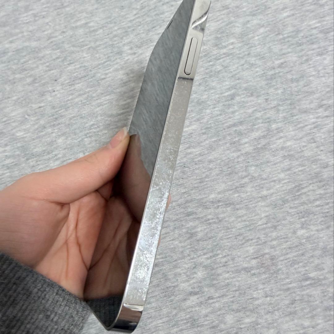 iPhone12pro 背面割れ シルバー