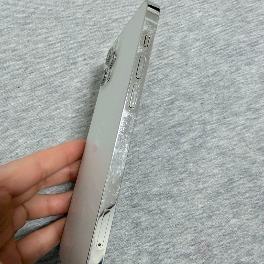 iPhone12pro 背面割れ シルバー