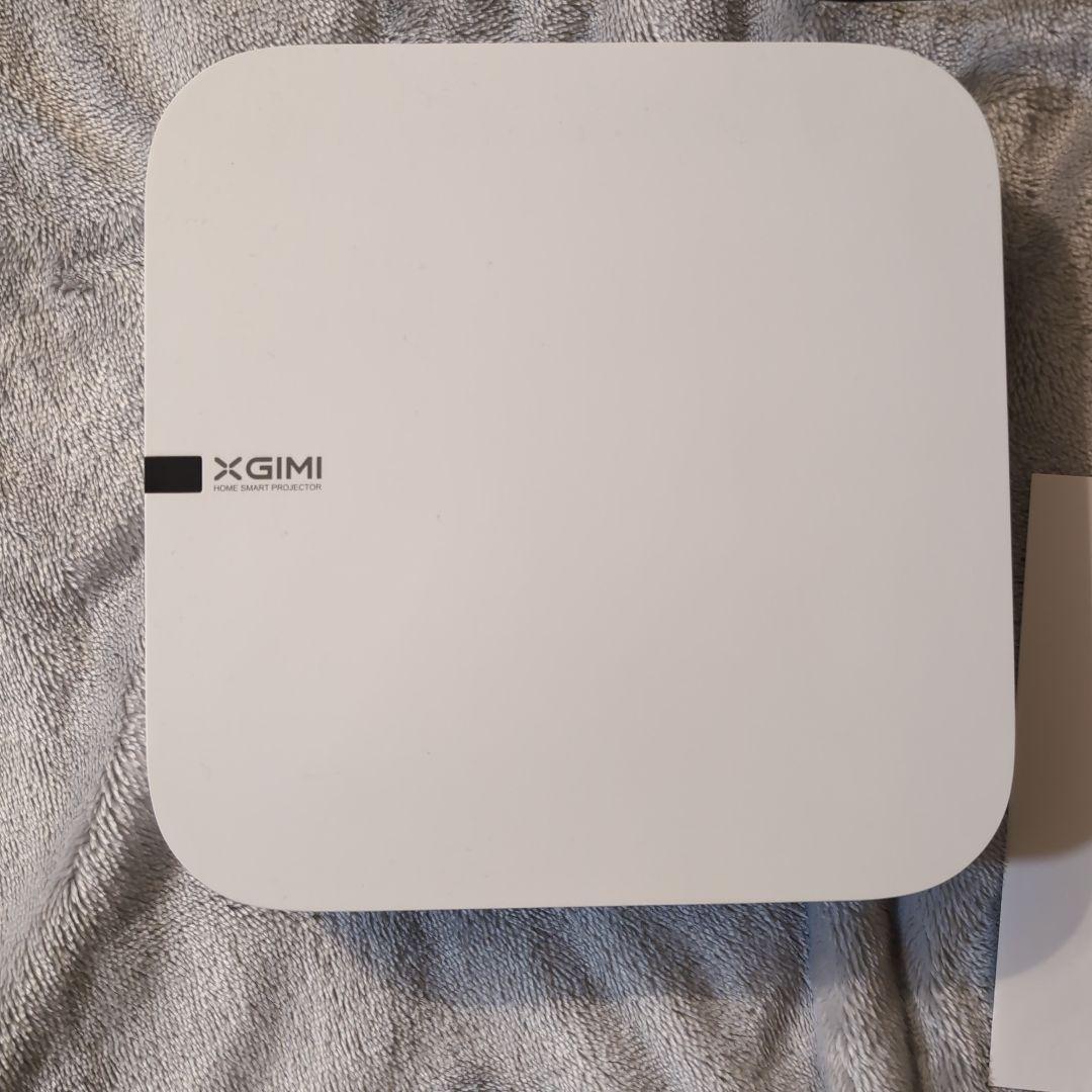 XGIMI Elfin 1080Pプロジェクター 本体と三脚