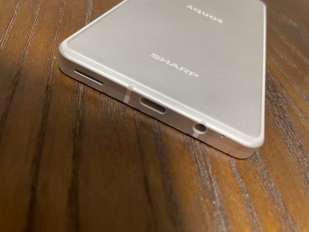 美品‼️SHARP AQUOSsense6 シルバー