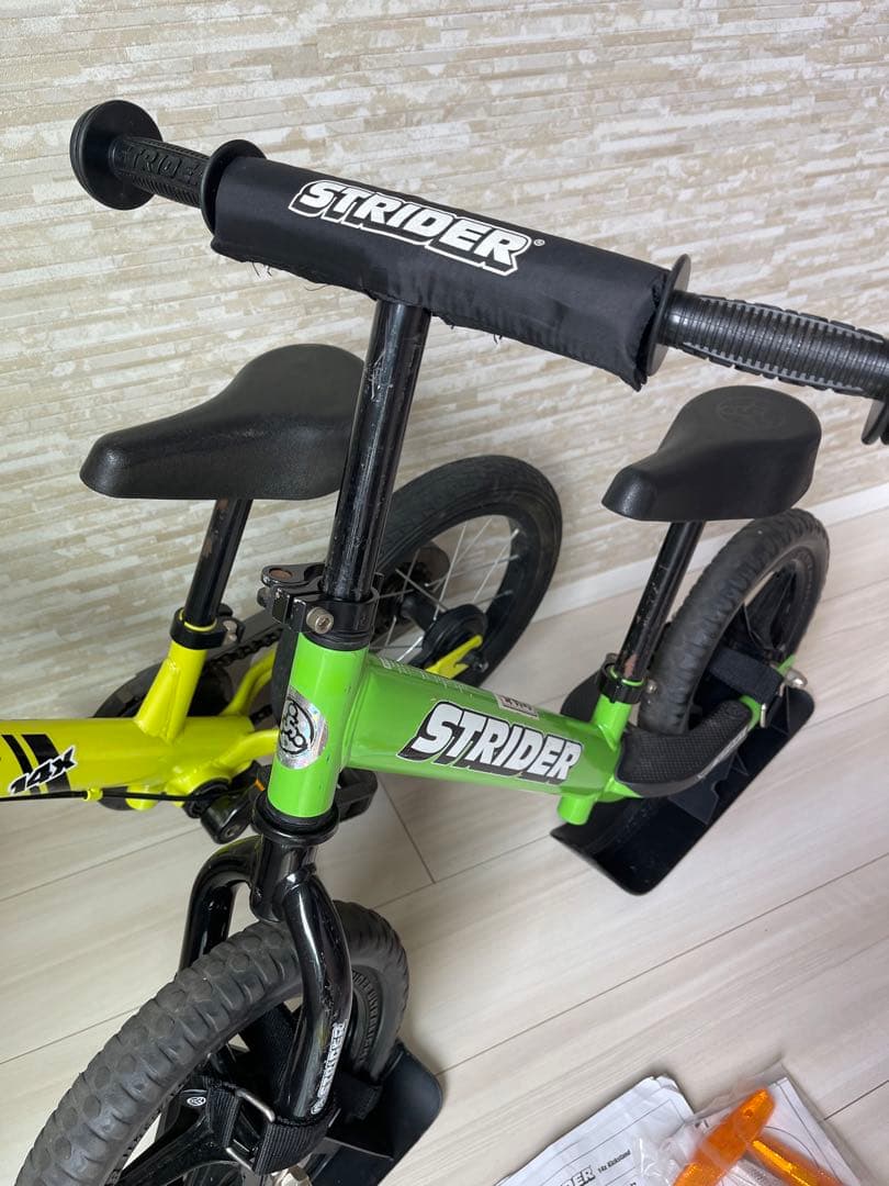 ストライダー12x　グリーン　スノー　スタンドつき