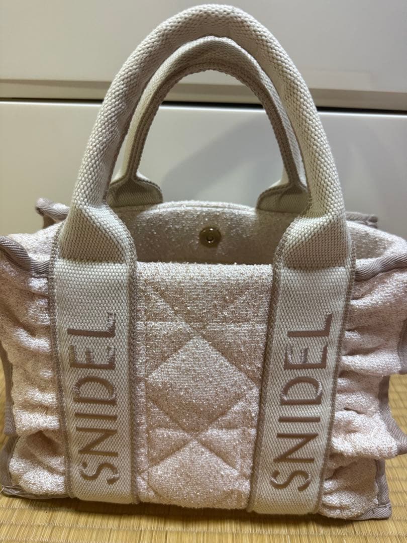 snidel フリルキルティングロゴバッグ