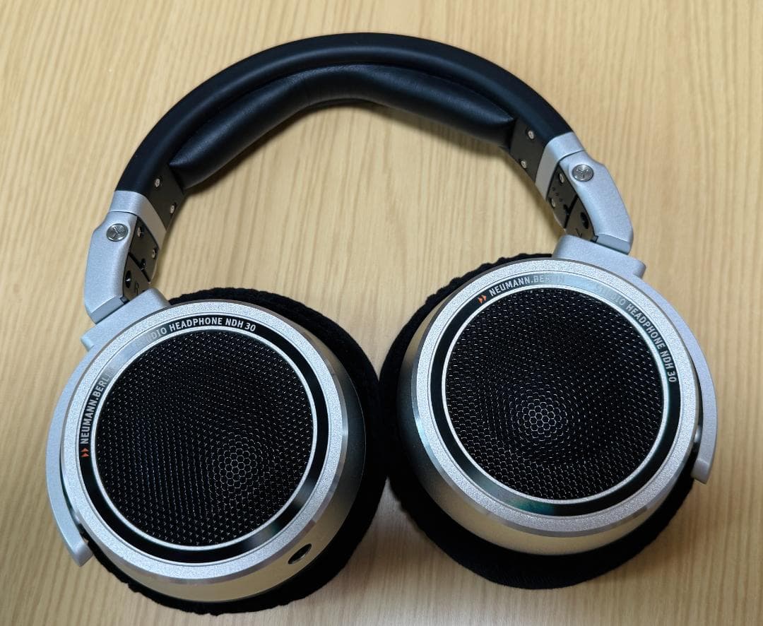 ヘッドホン NEUMANN NDH30