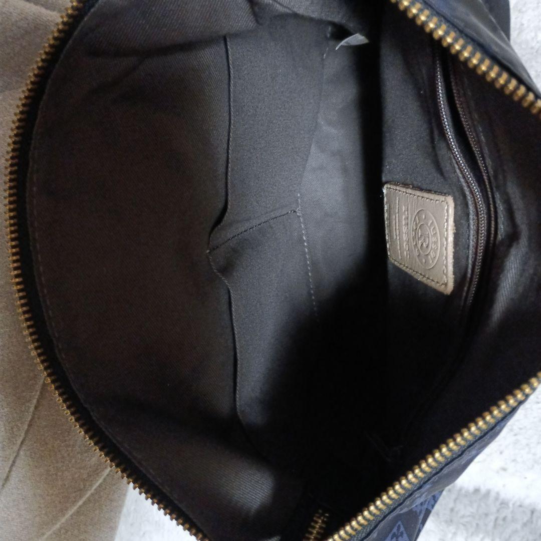 美品　russet　モノグラムナイロンシンプルショルダーバッグ　ネイビー