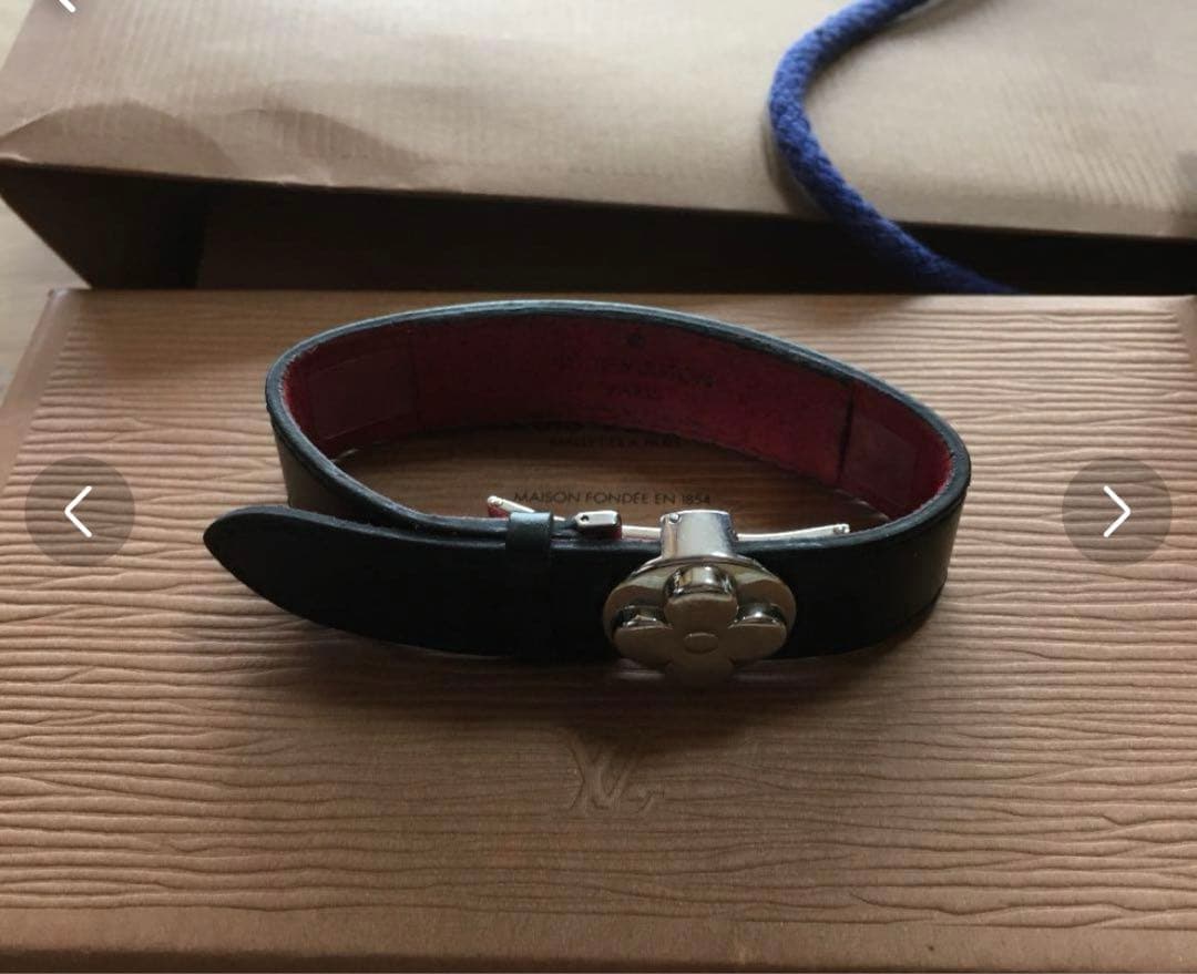 Louis Vuitton ブラックレザーバングル　ブレスレット　ルイビィトン