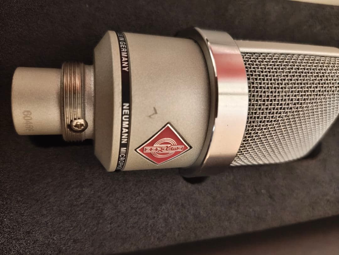 Neumann TLM 102 コンデンサーマイク
